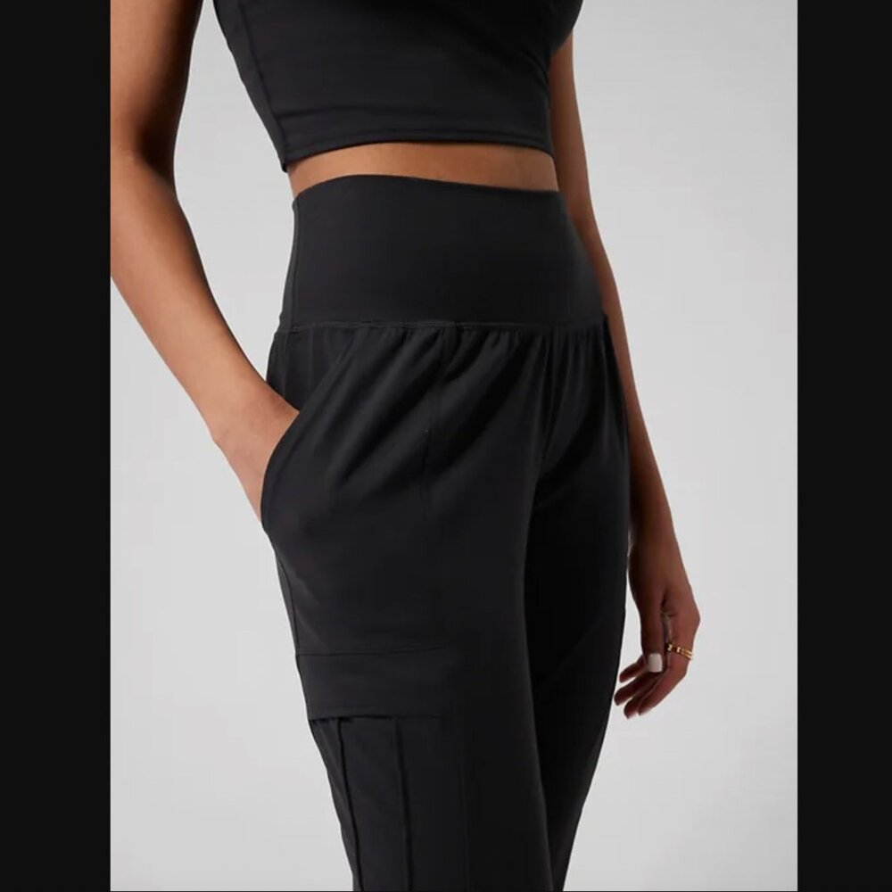 NWOT Athleta Salutation Cargo Black Jogger Yoga Size M/T - Picture 5 of 6